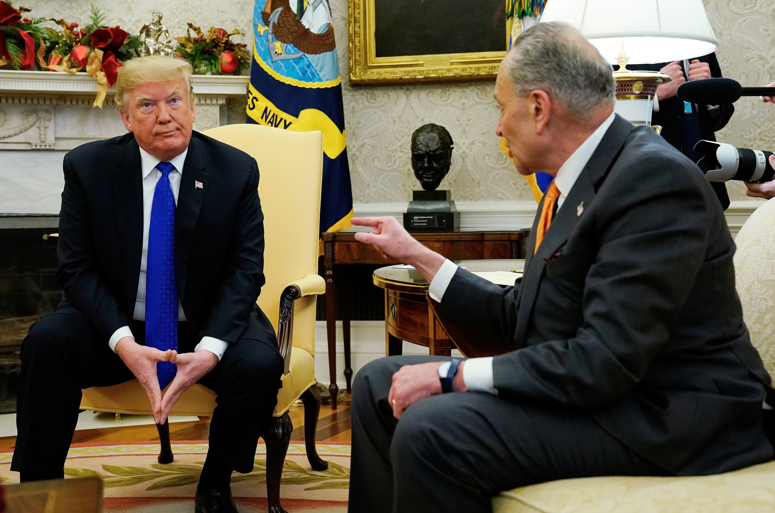 Chuck Schumer: ‘Donald Trump no debería ocupar el cargo ni un día más’